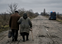 Украинская полиция заставляет пенсионеров самим эвакуироваться из Берислава