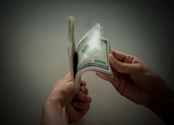 Попытка купить свободу за тысячу рублей закончилась «уголовкой» для херсонца