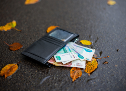 Почему нельзя поднимать найденные на улице вещи, показали на видео