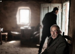 Житель Горностаевки избил пожилого соседа ради восьмисот рублей