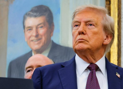 Напугал херсонцев кепкой: Трамп пригрозил России другой позицией по Украине