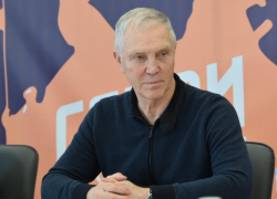 «Безответственность»: Сальдо раскритиковал задержки бюджетникам по зарплате