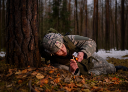«Пуля вылетела через глаз»: ослепший боец пять дней полз по минам на Херсонском фронте