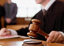 Директора Генического Дома культуры заочно приговорили к 10 годам лишения свободы