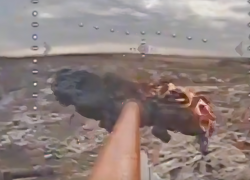 Херсонские бойцы удивили смекалкой, прицепив горящую швабру к дрону