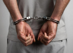 Под Херсоном полицейский выстрелил в мужчину из табельного оружия