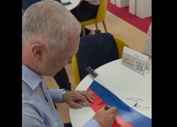 На весле расписался херсонский губернатор Сальдо вдали от дома и службы 