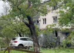 Жителей повреждённых домов в Геническе после атаки ВСУ разместят в ПВР на Арабатке