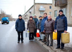В Скадовске после жалоб жителей власти организовали подвоз воды