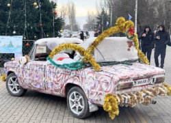 Новогоднюю машину с «волком» за рулём сняли на улице Скадовска