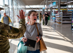 В Херсоне девушку избили в магазине за русский язык