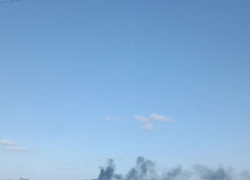 Сельхозтехника загорелась в Херсонской области после удара ВСУ