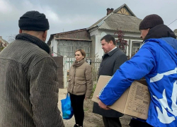 Пяти многодетным семьям в Новокаховском округе передали гуманитарную помощь