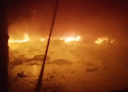 Кинотеатр в Каховке сгорел дотла под обстрелом ВСУ