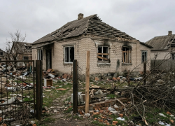 Жители Алешкинского округа не могут получить помощь за разрушенные дома из-за проблем с выездом комиссий