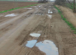 Ужасное состояние дороги до школы в Таврии показали жители Скадовского округа