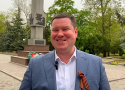 Гниль и мерзость: в Госдуме назвали позорищем поздравление главы Новой Каховки на фоне памятника