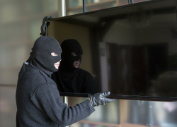 В Херсоне боевики ВСУ ворвались в частный дом и ограбили хозяйку