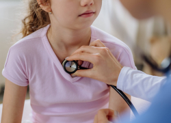 В Херсонской области не хватает педиатров