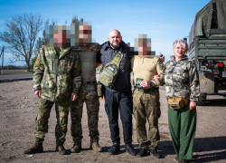 Омбудсмен в Херсонской области навестил бойцов группировки войск «Днепр» с гуманитарным грузом