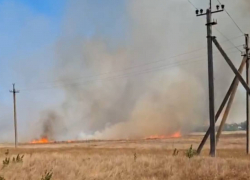 МЧС отказались выезжать на тушение пожара, приближающегося к храму в Каховке