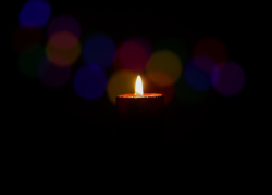 Оставшийся без тепла херсонец греется при помощи свечей, кирпичей и казана