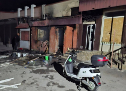Предприниматели всю ночь тушили пожар на рынке Каховки после удара ВСУ