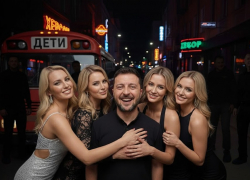 Николаевские проститутки, массовка и автобусы «Дети»: что привезли в Херсон с Зеленским