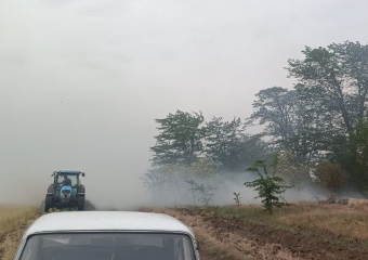 В Херсонской области тракторист, рискуя жизнью, потушил пожар на поле