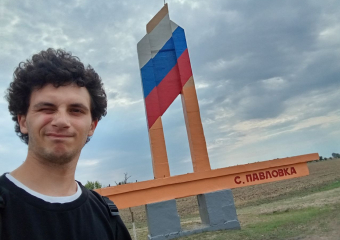 В Геническе 23-летний брат стал единственной опорой 12-летней сестры после смерти матери