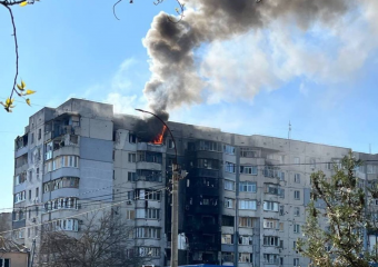 Боевики ВСУ атаковали многоэтажку в Алешках и оптовый склад в Новой Каховке