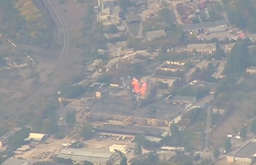 Новости СВО: Украина взмолилась о мире после блэкаута, в Херсоне «Инскандер» стер в пыль ВСУшников