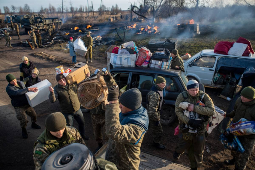 Новости СВО: командиры ВСУ - мародёры, дрон-камикадзе атаковал микроавтобус, удар по штабу украинских террористов