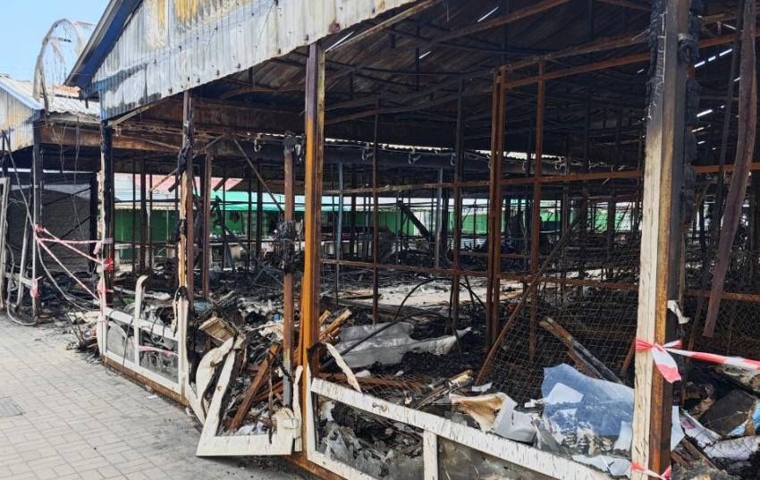 В Геническе предпринимателей попросили помочь в восстановлении сгоревшего рынка