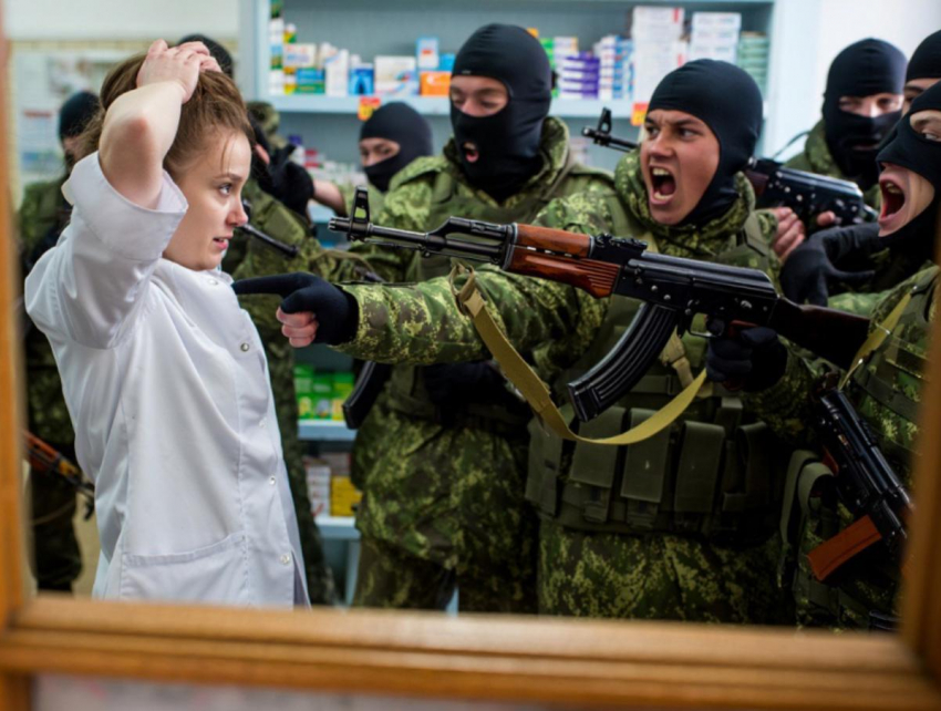 В Херсоне боевики ВСУ устроили погром в аптеке из-за наркотических препаратов