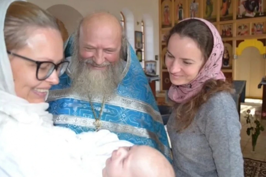 Охота на батюшку: ВСУ пытались убить священника и сожгли его дом