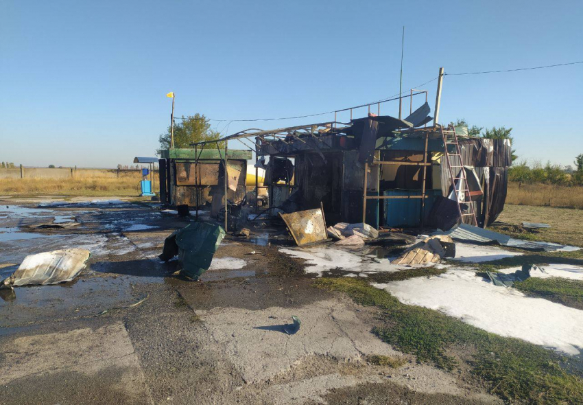 В Херсонской области ВСУ ранили женщину, повредили ж/д станцию и АЗС