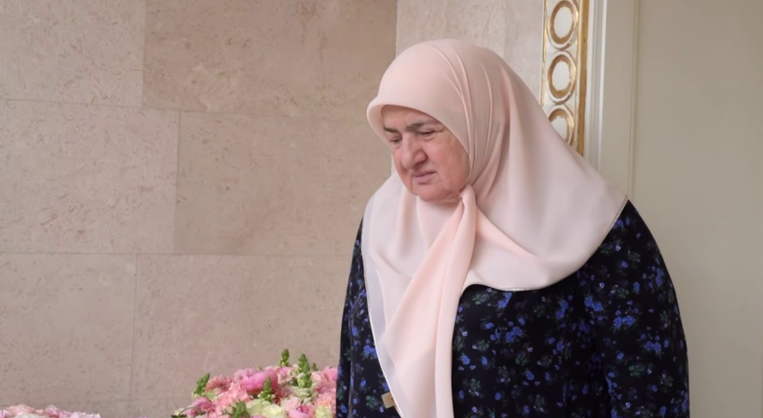 Сальдо вручил матери Кадырова высшую награду Херсонщины