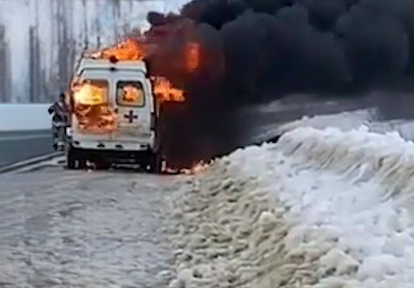 В Херсонской области машина скорой помощи подорвалась на мине