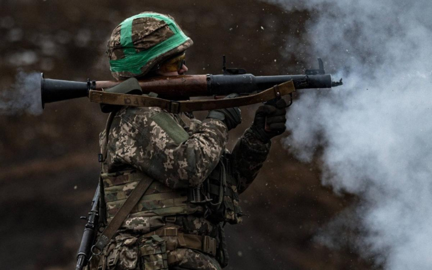 Новости СВО: МИД Украины пригрозил Путину и упомянул Хаменеи, Киев переименует районы в ДНР, взлетел на воздух ангар ВСУ в Херсоне