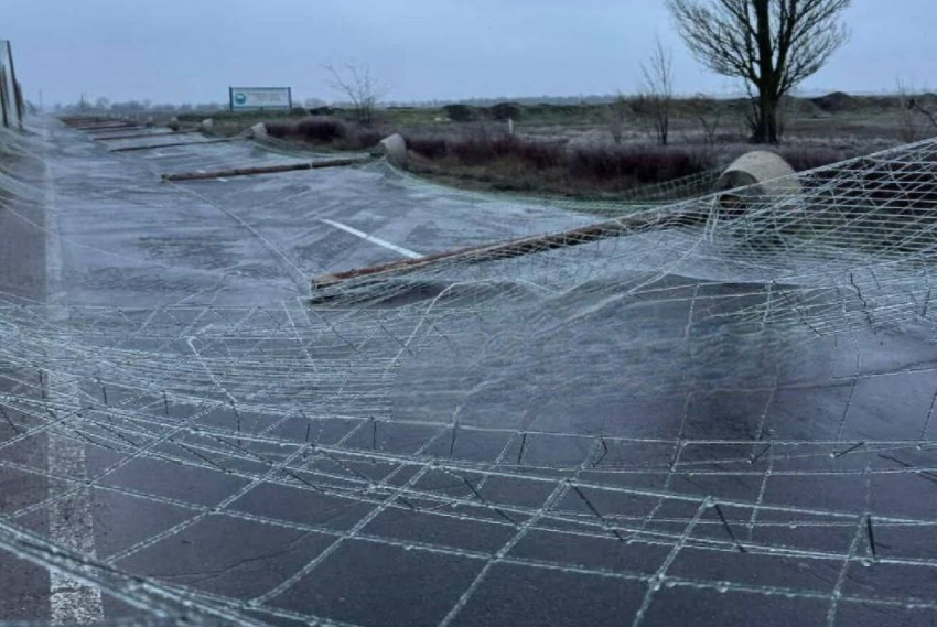 Водителей попросили воздержаться от поездок между Херсоном и Николаевом из-за упавшего антидронового коридора