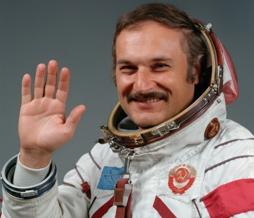 У Херсонской области был свой великий космонавт — Виталий Жолобов