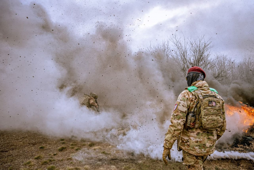 Новости СВО: «Герань» чуть не убила советника Минобороны Украины, штурм центра Константиновки, удар КАБами по Херсону