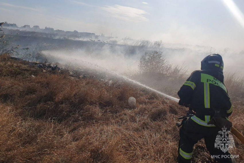 Херсонщина в огне: МЧС борется с техногенными, лесными и ландшафтными пожарами