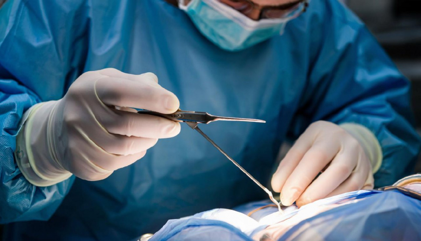 Берут не чемоданы, а скальпели: как иногородние медики спасают в Херсоне людей