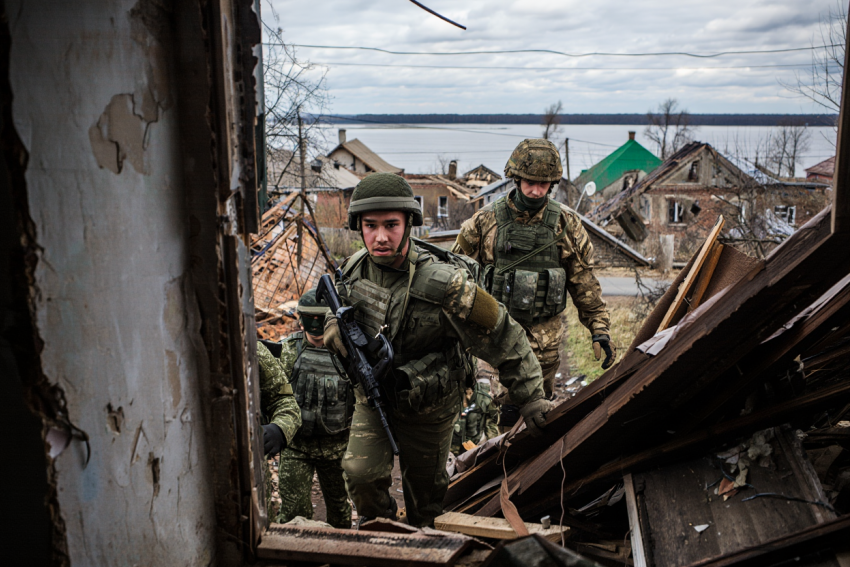 Бойцы ВС РФ уничтожили десятки боевиков ВСУ и склады на Херсонском направлении