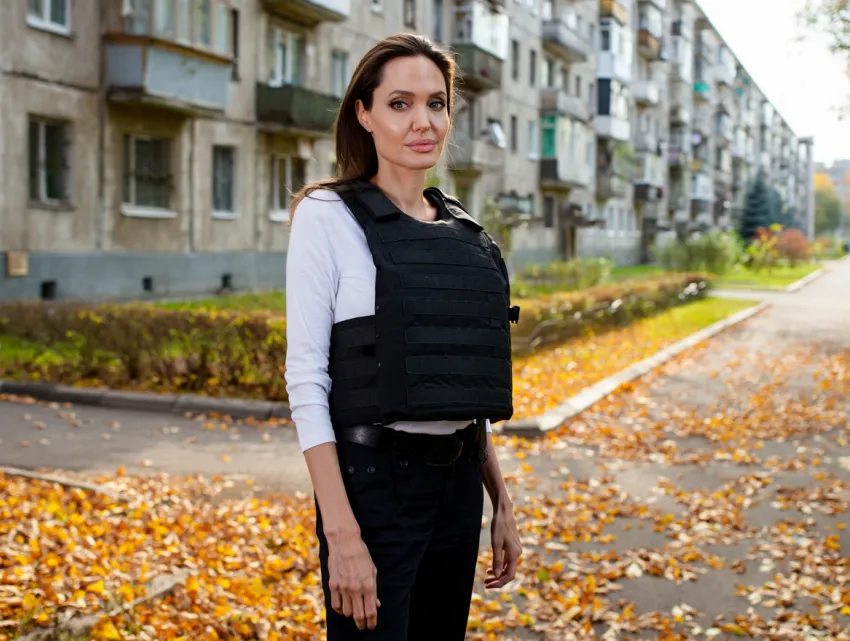 Украина на весь мир опозорилась перед Анджелиной Джоли: скандал с ТЦК и 20 млн долларов за визит