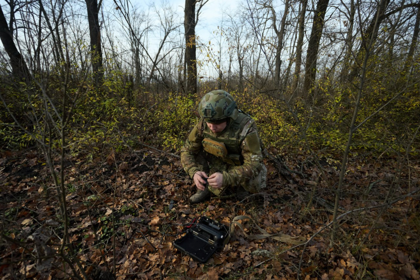 ВС РФ раскрошили микроавтобус ВСУ на правом берегу Днепра