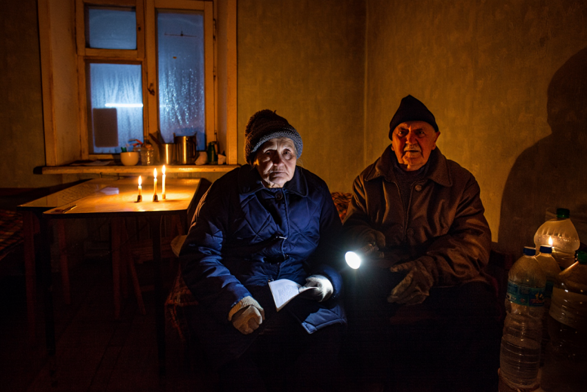 Неделями сидящим без света херсонцам напомнили о передаче показаний, умолчав о перерасчёте 