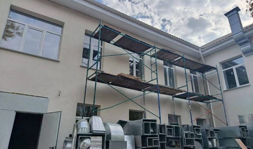 Стало известно, когда завершат капремонт поликлиники в Геническе